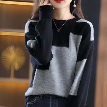 
Women's chic black and white geometric crewneck sweater, featuring long sleeves and a stylish pattern, designed to fit one size.