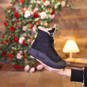 Women's winter waterproof quilted ankle boots in Nero, size 40, featuring a faux fur lining, displayed near a Christmas tree.